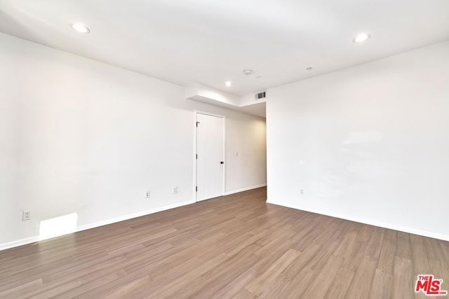 871 Crenshaw Boulevard 305, Los Angeles, CA 90005