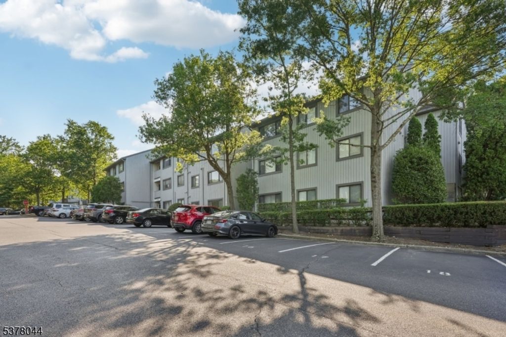 312 Cypress Ct, Ramsey Boro, NJ 07446