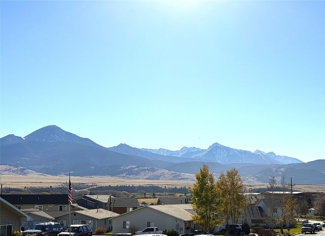 707 N N I, Livingston, MT 59047