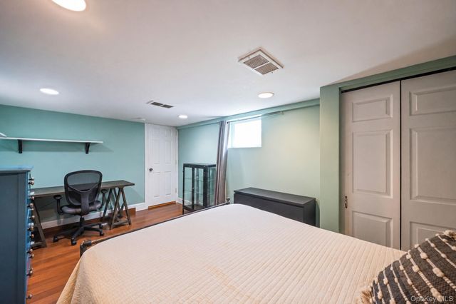 2 Pueblo Court, Sayville, NY 11782