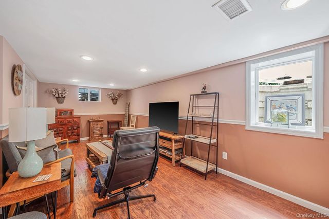 2 Pueblo Court, Sayville, NY 11782