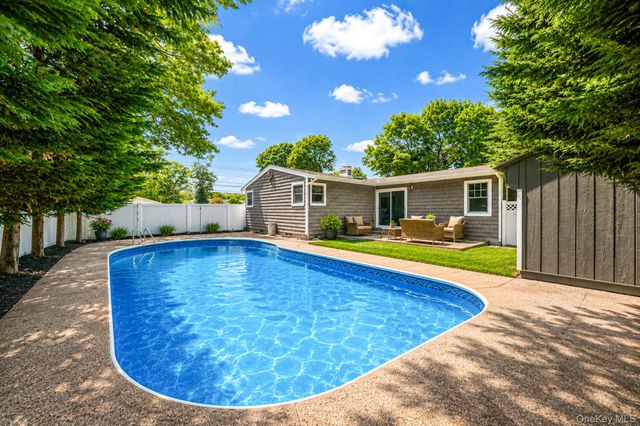 2 Pueblo Court, Sayville, NY 11782