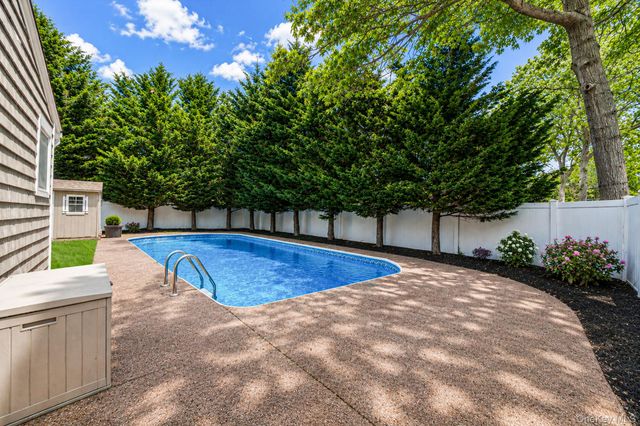 2 Pueblo Court, Sayville, NY 11782