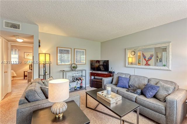 5156 NE 6th Ave 210, Oakland Park, FL 33334