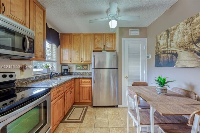 5156 NE 6th Ave 210, Oakland Park, FL 33334