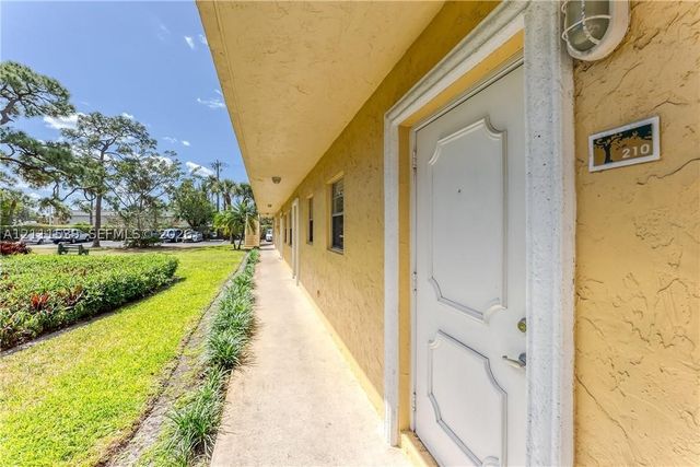 5156 NE 6th Ave 210, Oakland Park, FL 33334