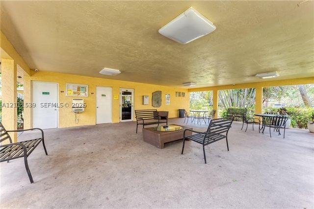 5156 NE 6th Ave 210, Oakland Park, FL 33334