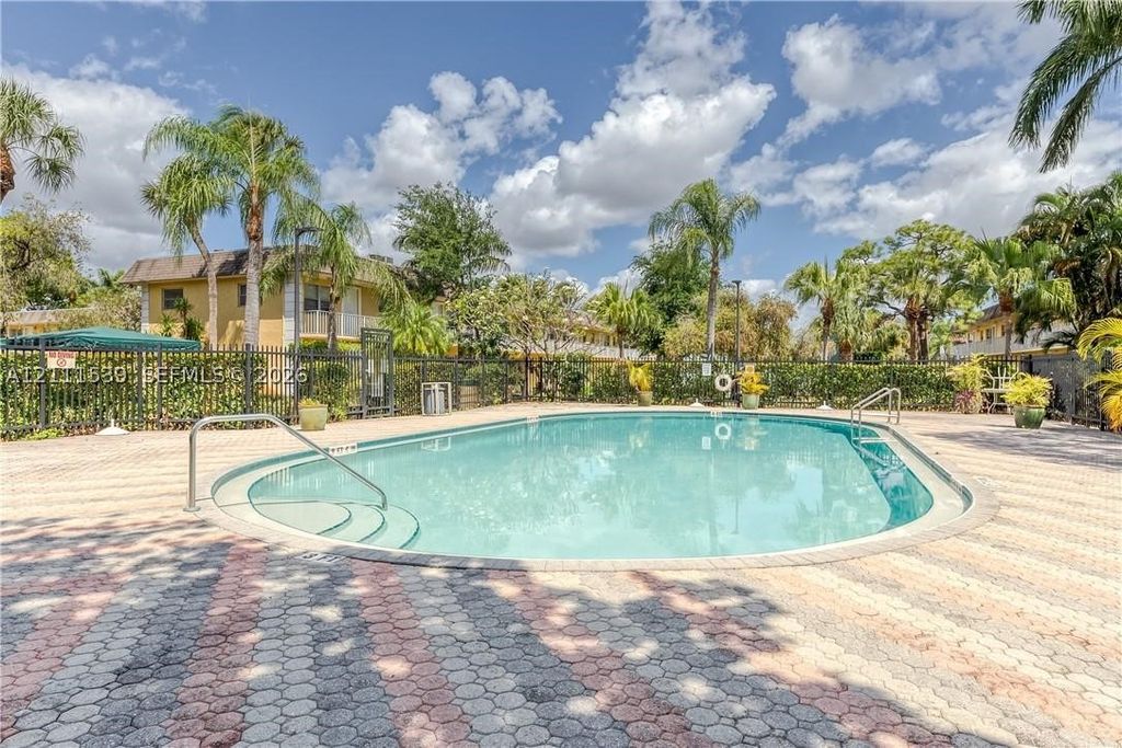 5156 NE 6th Ave 210, Oakland Park, FL 33334