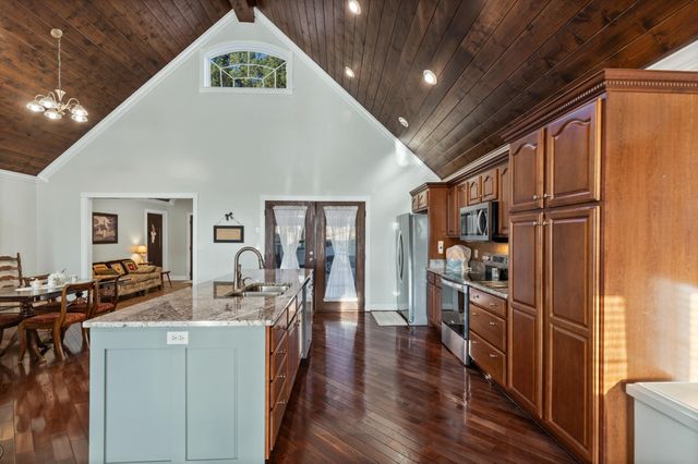 121 Hiwassee Drive, NE, Charleston, TN 37310