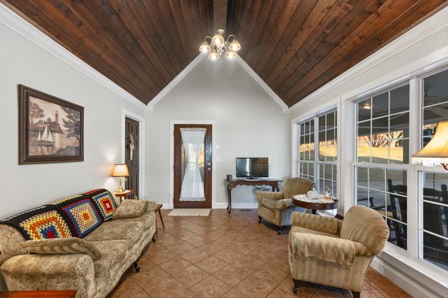 121 Hiwassee Drive, NE, Charleston, TN 37310