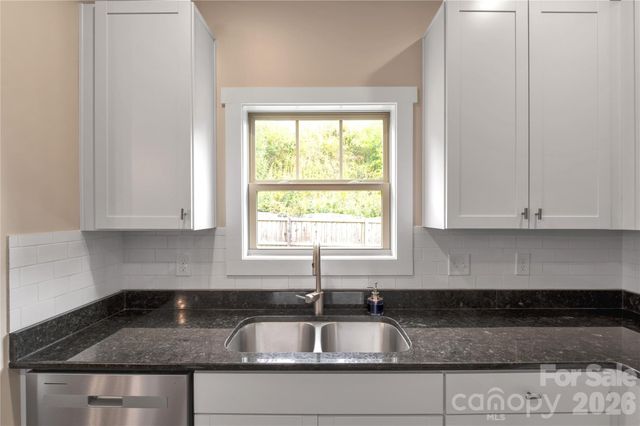 27 Mann Lane, Fletcher, NC 28732