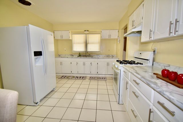 1645 Jackson Street, North Chicago, IL 60064