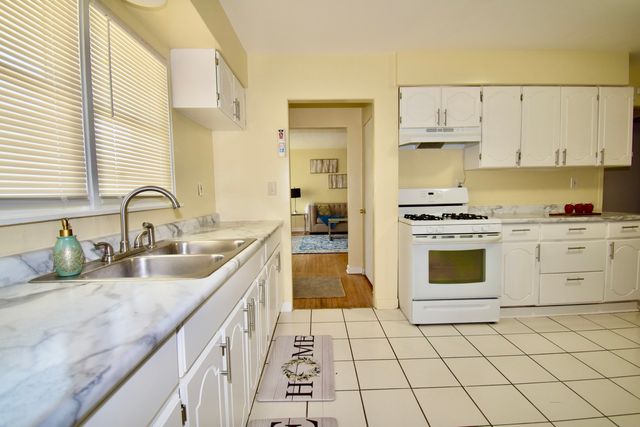 1645 Jackson Street, North Chicago, IL 60064