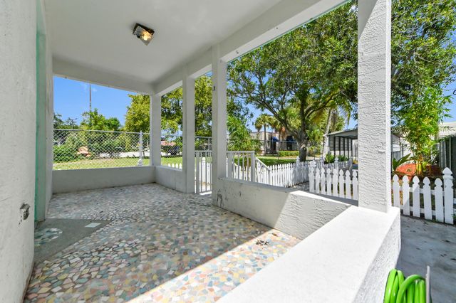 218 N H Street, Lake Worth Beach, FL 33460
