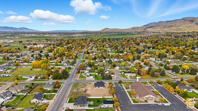 76 W 200 S, Hyde Park, UT 84318