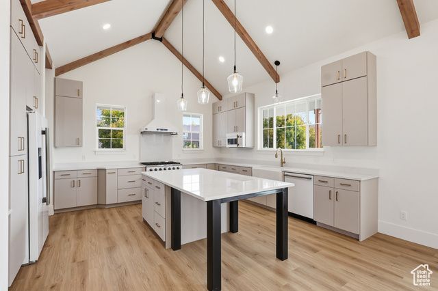 76 W 200 S, Hyde Park, UT 84318