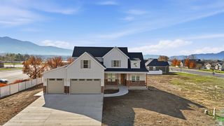 76 W 200 S, Hyde Park, UT 84318