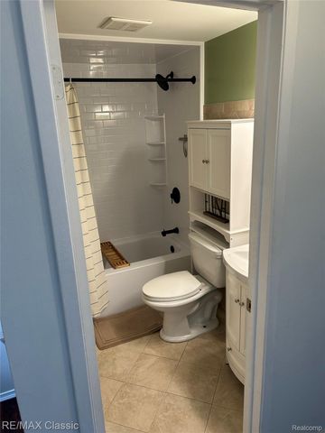 1987 E Franklin Drive 65, Canton Charter Township, MI 48187