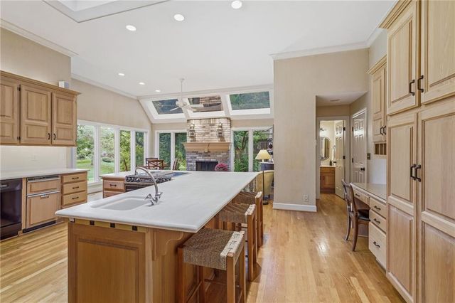 12637 Pawnee Lane, Leawood, KS 66209