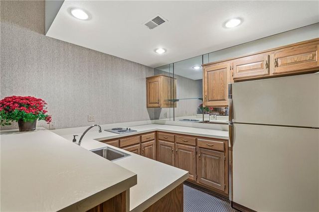 12637 Pawnee Lane, Leawood, KS 66209