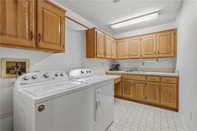 12637 Pawnee Lane, Leawood, KS 66209