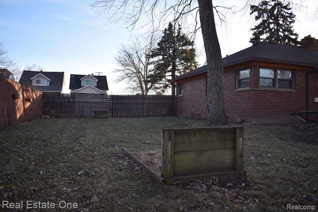 1152 Mayflower Avenue, Lincoln Park, MI 48146