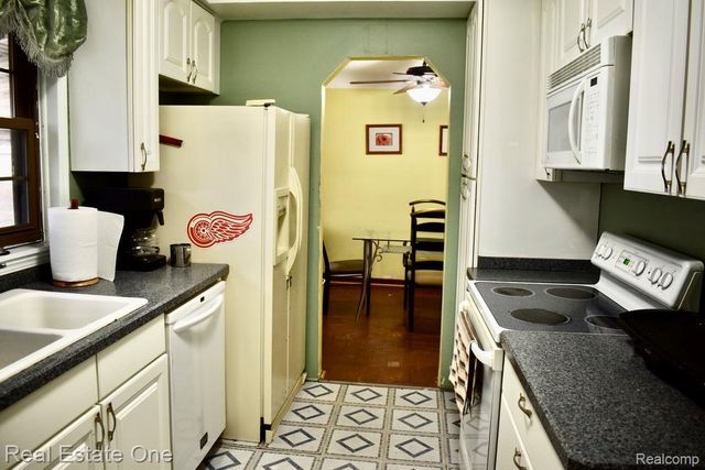 1152 Mayflower Avenue, Lincoln Park, MI 48146