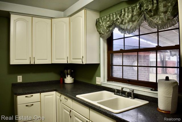 1152 Mayflower Avenue, Lincoln Park, MI 48146