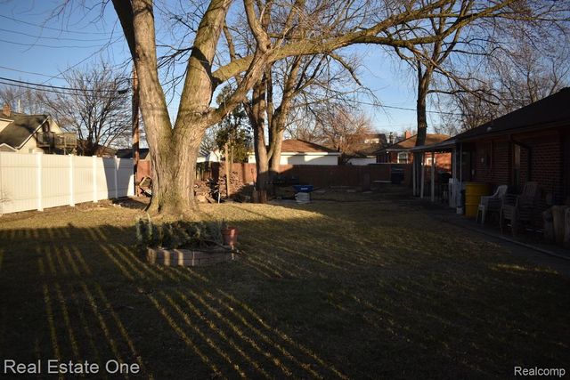 1152 Mayflower Avenue, Lincoln Park, MI 48146