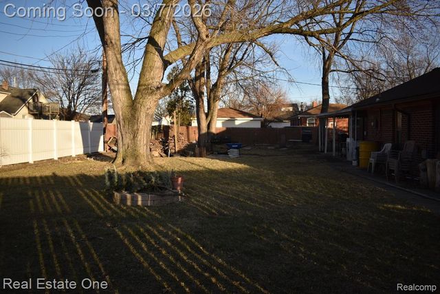 1152 Mayflower Avenue, Lincoln Park, MI 48146