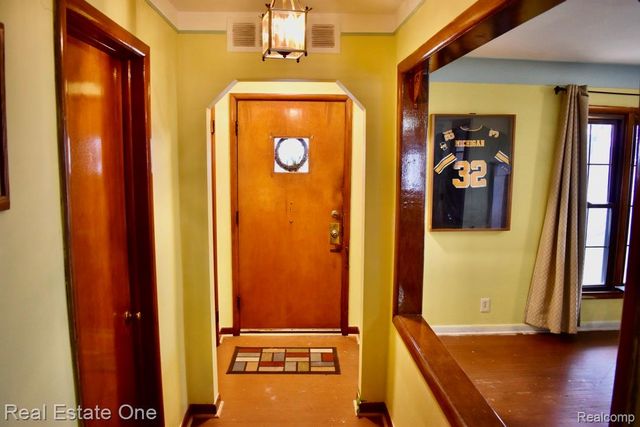 1152 Mayflower Avenue, Lincoln Park, MI 48146