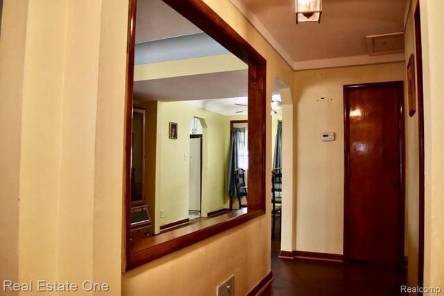 1152 Mayflower Avenue, Lincoln Park, MI 48146