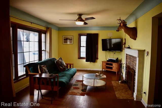 1152 Mayflower Avenue, Lincoln Park, MI 48146