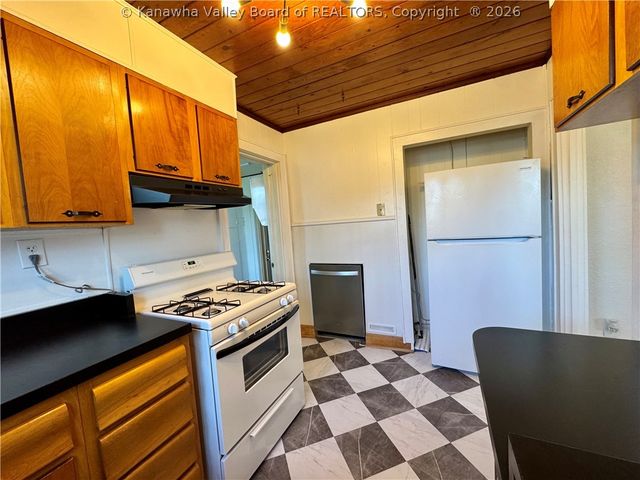2519 Lincoln Avenue, St Albans, WV 25177