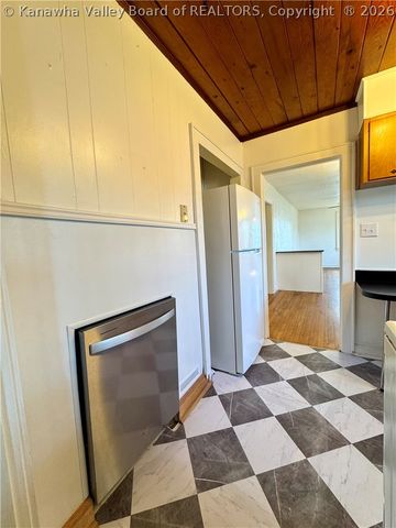 2519 Lincoln Avenue, St Albans, WV 25177