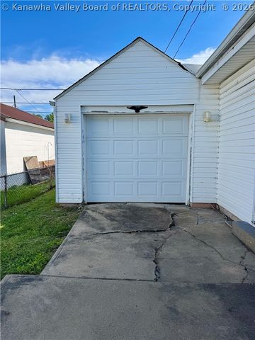 2519 Lincoln Avenue, St Albans, WV 25177