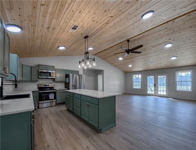 304 Crockett Lane, Norfork, AR 72658