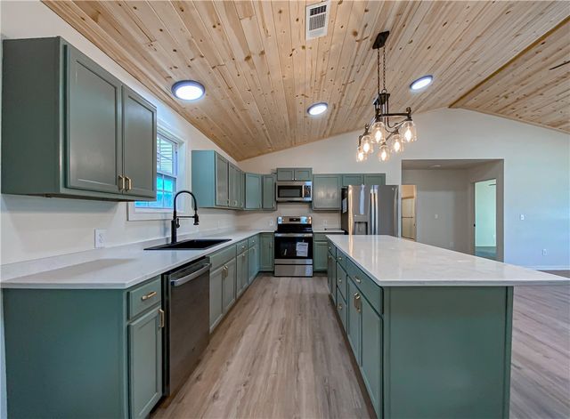 304 Crockett Lane, Norfork, AR 72658