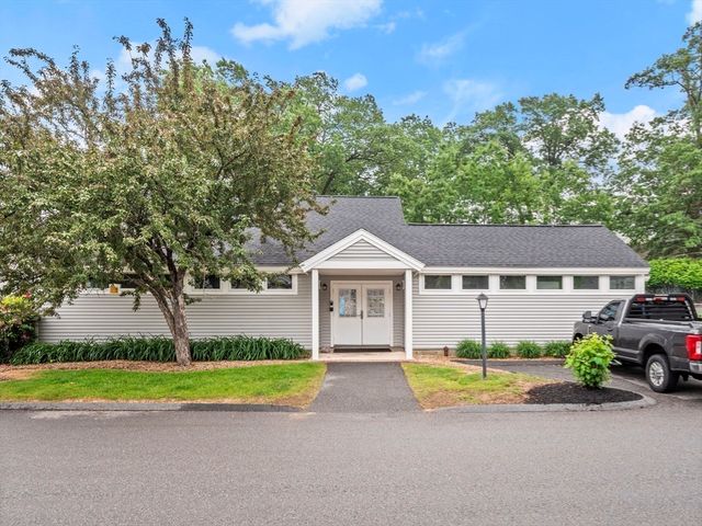 36 Meadow Pond Drive M, Leominster, MA 01453