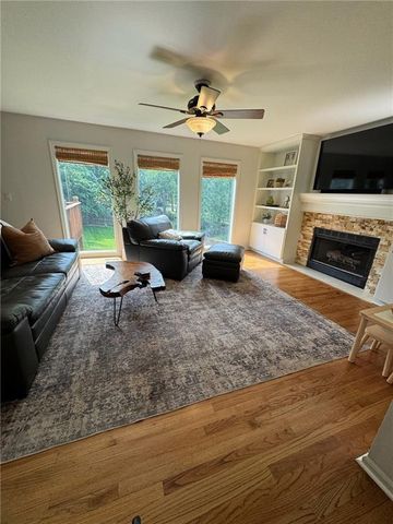 632 Taylor Drive, Liberty, MO 64068