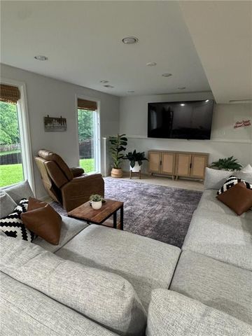 632 Taylor Drive, Liberty, MO 64068