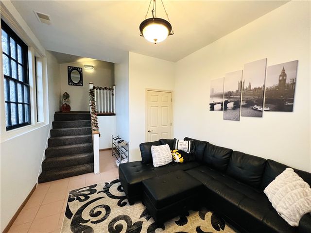 304 Rhodes Place, New Castle, PA 16101