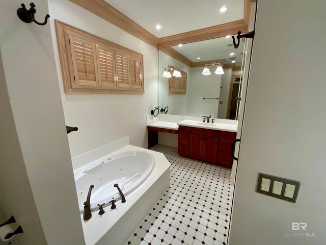 32529 Lakeview Circle, Loxley, AL 36551