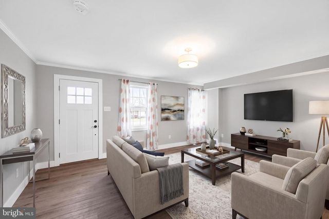 35 W MAIN, Salunga, PA 17538