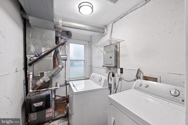 35 W MAIN, Salunga, PA 17538