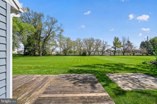 35 W MAIN, Salunga, PA 17538