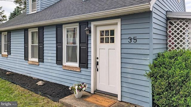 35 W MAIN, Salunga, PA 17538