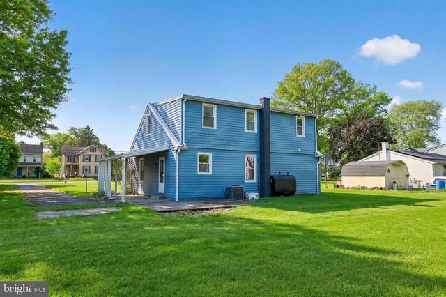 35 W MAIN, Salunga, PA 17538
