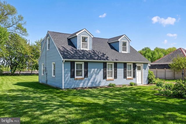 35 W MAIN, Salunga, PA 17538