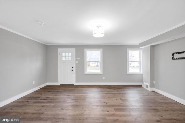 35 W MAIN, Salunga, PA 17538